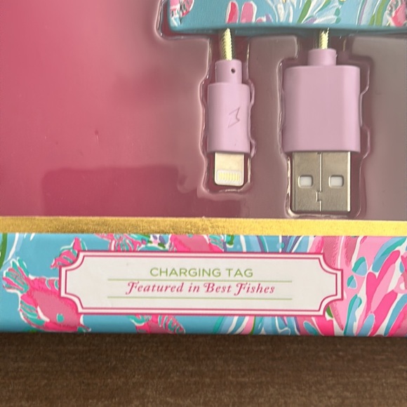 Lilly Pulitzer Charging Tag Featured in Best Fishes New In Box - Picture 3 of 4